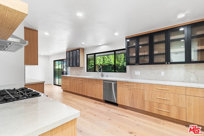 property at 5160 Los Feliz Blvd