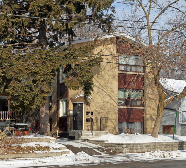 2302 Lake Shore Blvd W in Toronto, ON - Building Photo - Building Photo