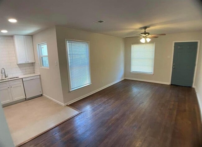 3710 Mt Everest St in Dallas, TX - Building Photo - Building Photo