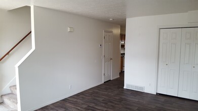 LKWD Heights in Layton, UT - Building Photo - Interior Photo