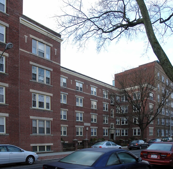 Plaza Court in Holyoke, MA - Foto de edificio