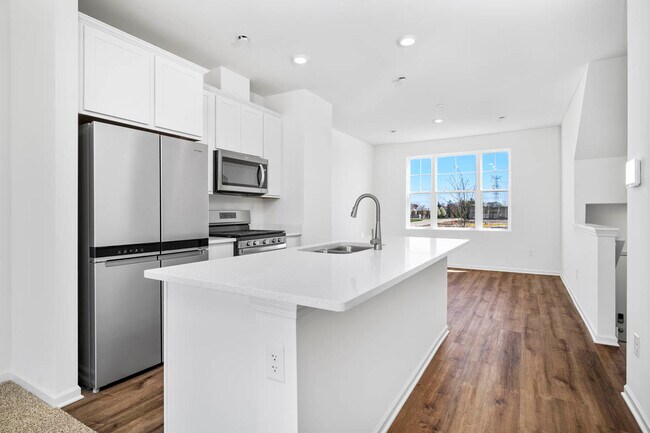 2020 Yellowstone Blvd in Mundelein, IL - Building Photo - Building Photo