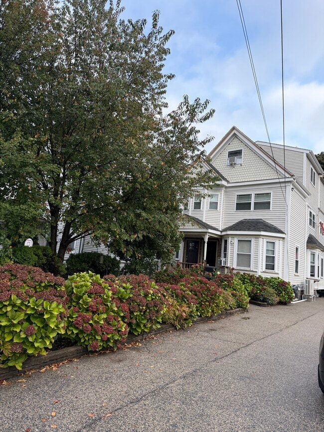 107-2 Atlantic St, Unit apt 1