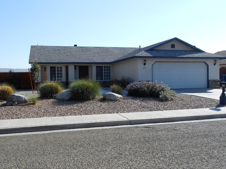 249 W Mariposa Ave in Ridgecrest, CA - Building Photo