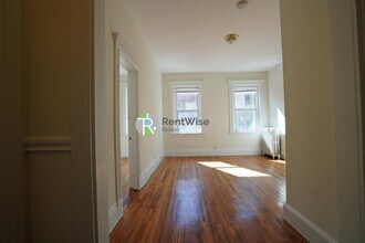 1302 Commonwealth Avenue, Unit 4 in Boston, MA - Building Photo - Building Photo