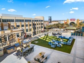 The Lofts at Westgate in Glendale, AZ - Foto de edificio - Building Photo