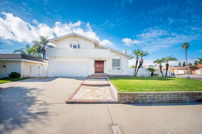 19201 Sherborne Ln in Huntington Beach, CA - Building Photo - Building Photo