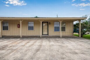 8430 Round Rock Dr, Unit 8 in Houston, TX - Building Photo