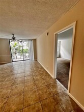 2935 NE 163rd St, Unit 3P in North Miami Beach, FL - Building Photo - Building Photo