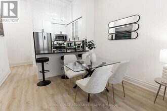 111-111 Upper Duke Crescent in Markham, ON - Building Photo - Building Photo