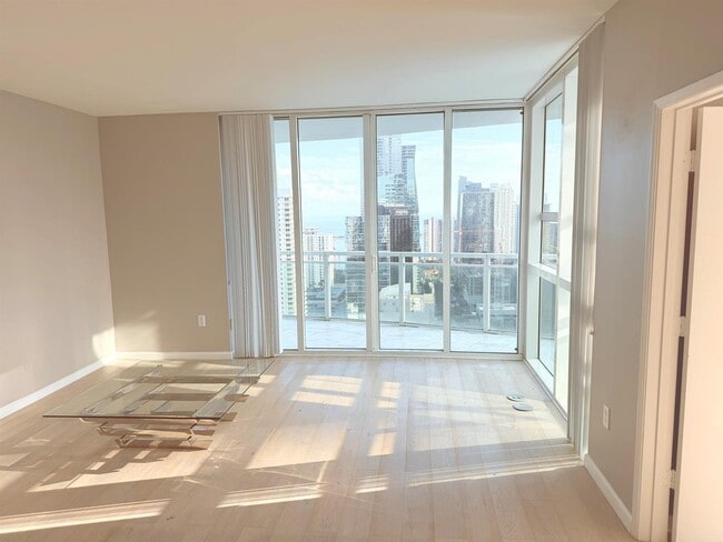 951 Brickell Ave, Unit 3611 in Miami, FL - Building Photo - Building Photo