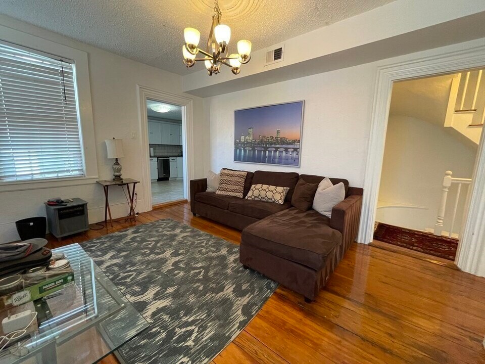 22 Maverick St in Boston, MA - Building Photo