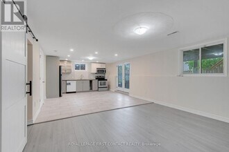 16 Waddington Crescent in Barrie, ON - Building Photo - Building Photo