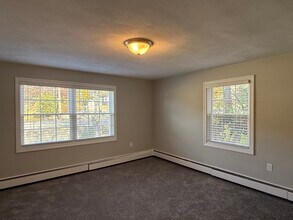 484 Victory Hwy, Unit 3 in North Smithfield, RI - Foto de edificio - Building Photo