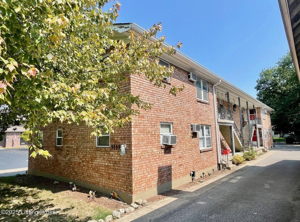 3909 S 3rd St in Louisville, KY - Building Photo