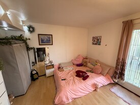 2914 Sunset Dr W in University Place, WA - Building Photo