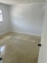 2238 Monroe St, Unit 308 in Hollywood, FL - Foto de edificio - Building Photo