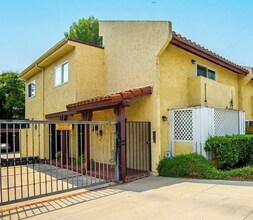 11120 Moorpark St, Unit #3 in North Hollywood, CA - Foto de edificio - Building Photo