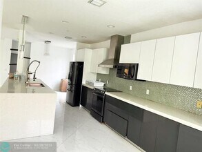 499 Conservation Dr in Weston, FL - Building Photo - Building Photo