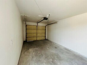 8038 Sands Point Dr in Houston, TX - Building Photo - Building Photo