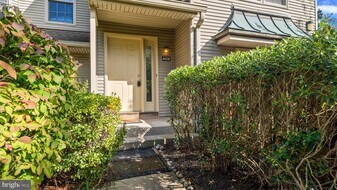 4008 Waltham Ct in Yardley, PA - Building Photo