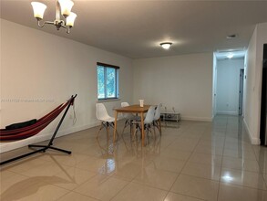 513 NW 77th St in Miami, FL - Building Photo - Building Photo
