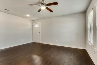 612 N 6th St in Gunter, TX - Building Photo - Building Photo