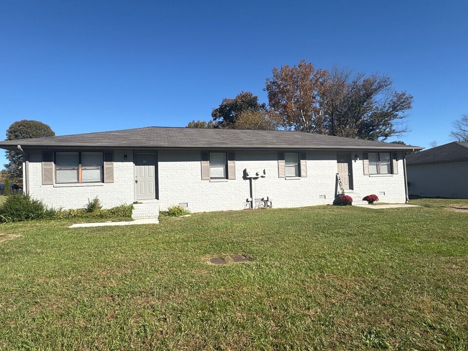108 Wiley St in Manchester, TN - Building Photo