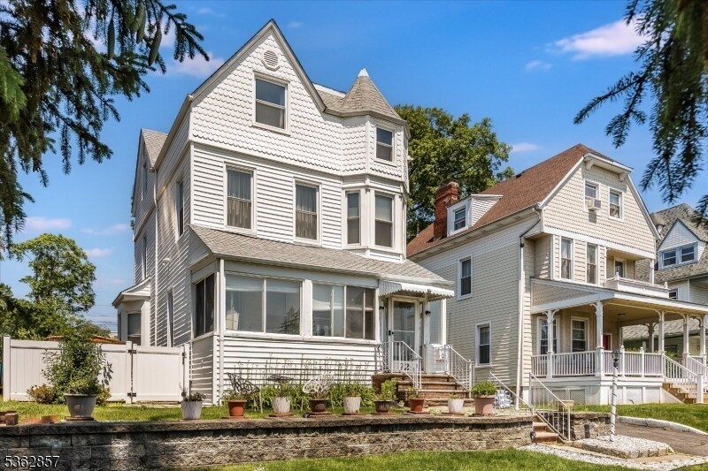 22 Forest St in Montclair, NJ - Foto de edificio