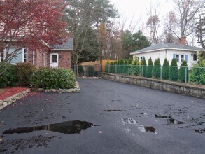 34 Pond St, Unit 2 in Salem, NH - Building Photo - Building Photo