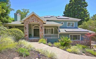 421 Twin Oaks Ln in Walnut Creek, CA - Building Photo