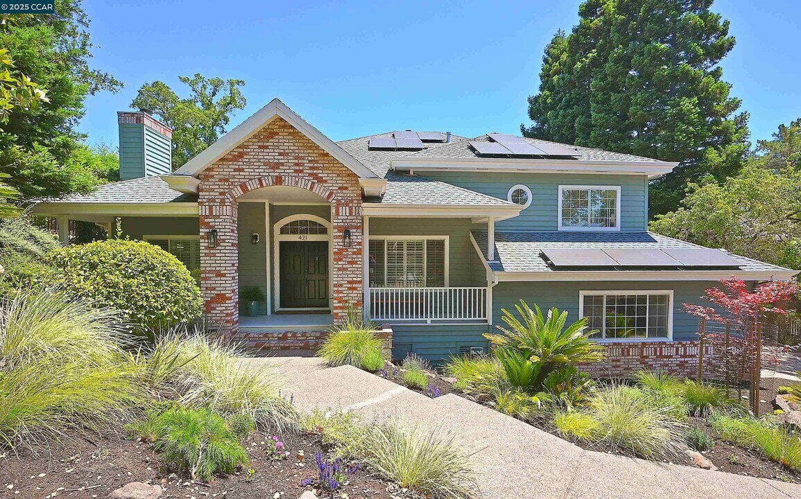 421 Twin Oaks Ln in Walnut Creek, CA - Building Photo
