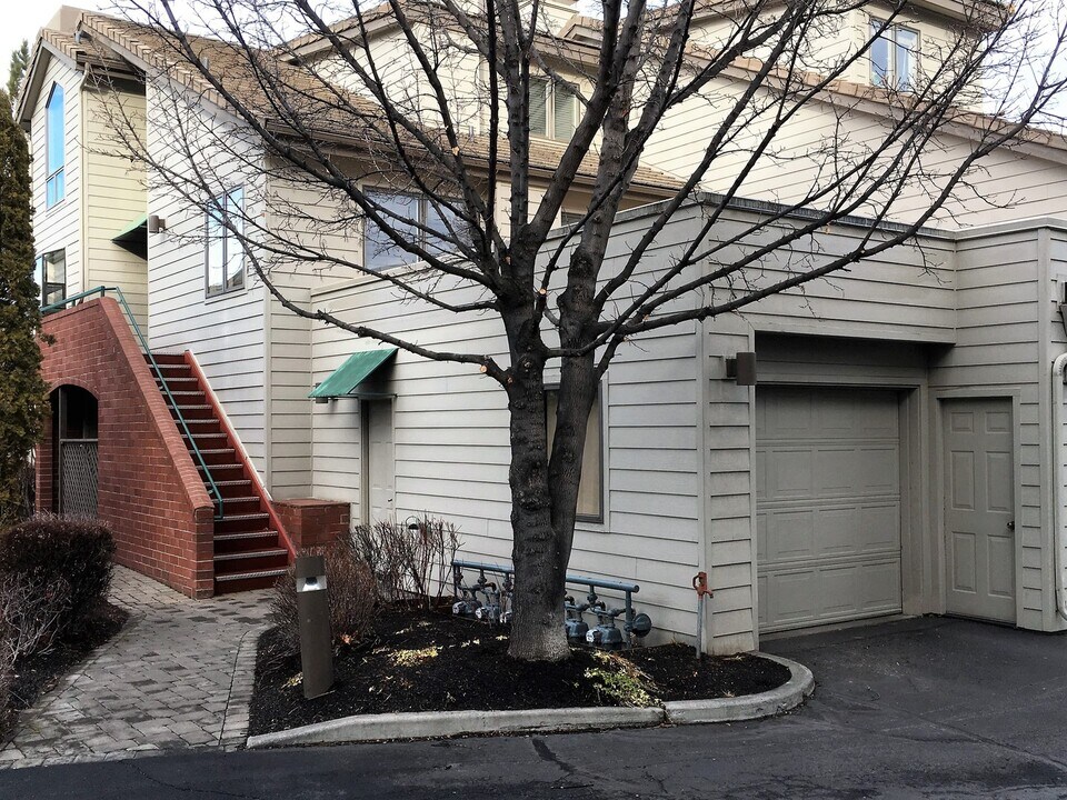 15 NW Portland Ave in Bend, OR - Building Photo