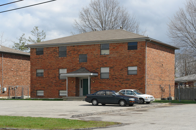 5909 Permerland Dr in Louisville, KY - Foto de edificio - Building Photo