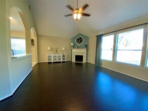 1103 Eastbourne Ln in Pearland, TX - Building Photo - Building Photo