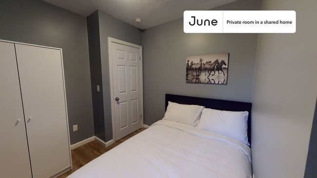 Private bedroom in 3 bed/1 bath Home in Boston, MA - Building Photo - Building Photo