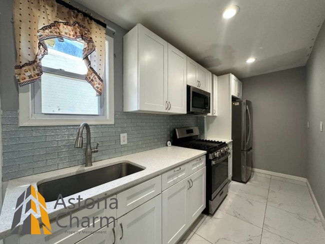 3004 Clifton Ave in Baltimore, MD - Building Photo - Building Photo