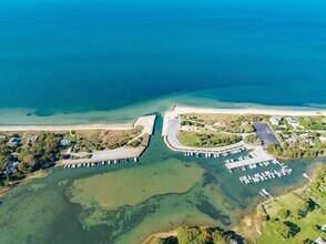 13 Orkney Rd in East Hampton, NY - Building Photo - Building Photo