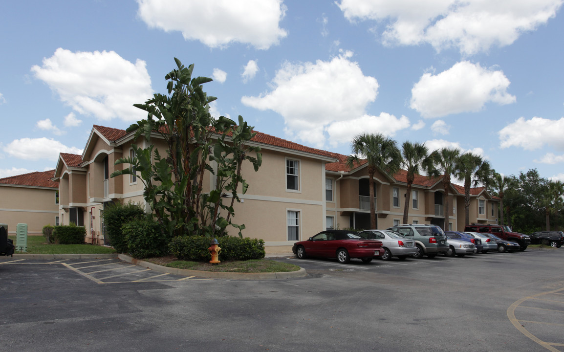 Ibis Club Apartments in Naples, FL - Building Photo