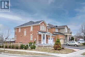 2 Bestview Crescent in Vaughan, ON - Building Photo - Building Photo