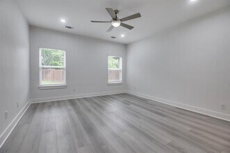 5567 Butternut St in Dallas, TX - Building Photo - Building Photo