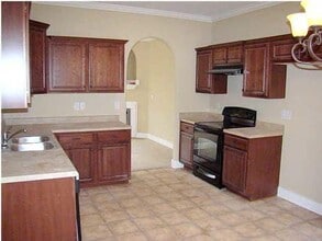695 The Heights Ln in Calera, AL - Foto de edificio - Building Photo