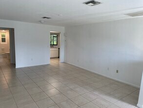 10022 8th St in Naples, FL - Building Photo - Building Photo