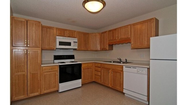 The Oaks of Lake George Senior Community 55+ in Oak Grove, MN - Building Photo - Building Photo