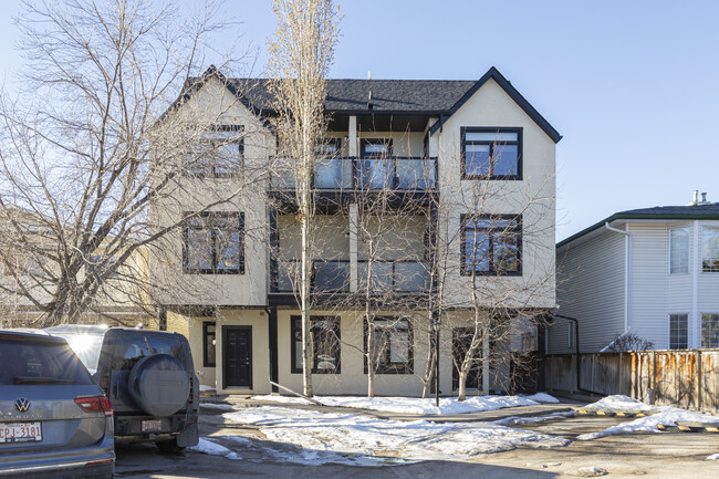 2118 35 Av SW in Calgary, AB - Building Photo - Building Photo