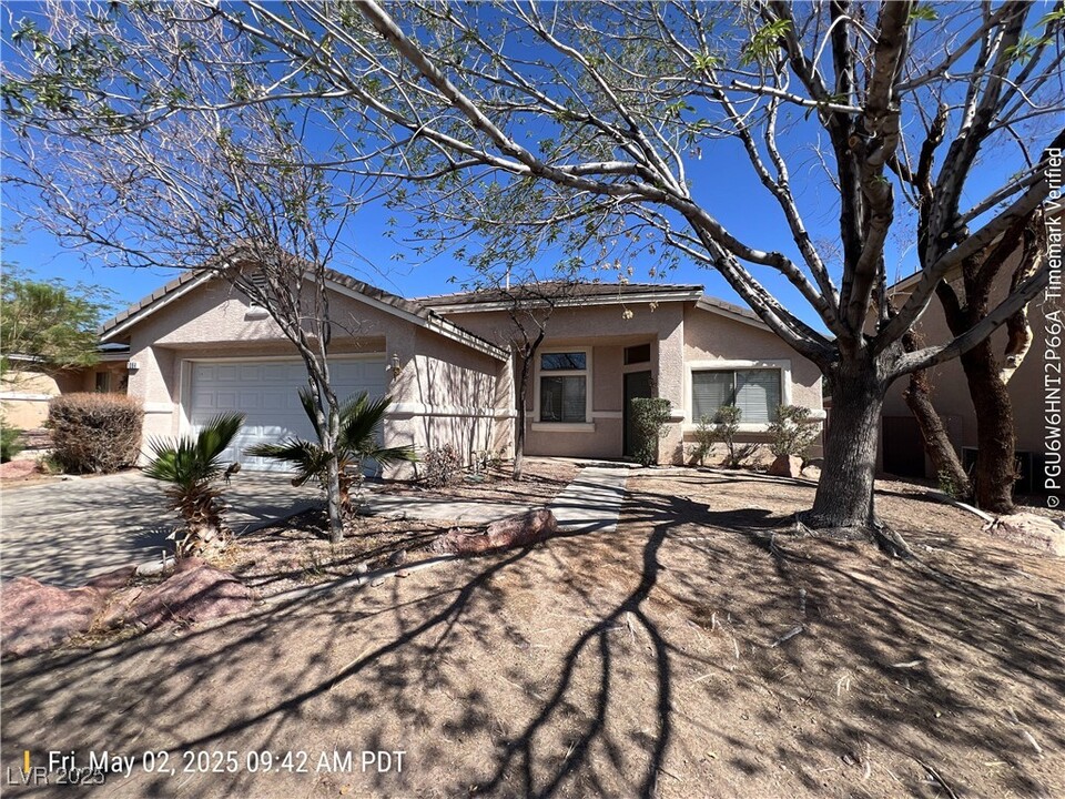 1064 Bootspur Dr in Henderson, NV - Building Photo