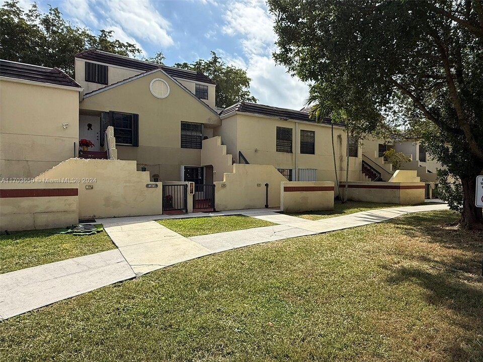 13078 SW 88th Ln in Miami, FL - Building Photo