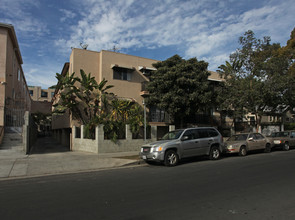 1535 N Serrano Ave in Los Angeles, CA - Building Photo - Building Photo