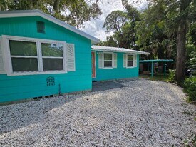 1250 46th St in Sarasota, FL - Building Photo