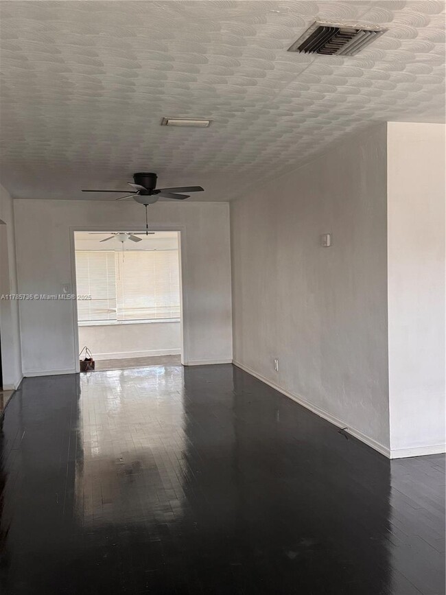 2823 Van Buren St in Hollywood, FL - Foto de edificio - Building Photo
